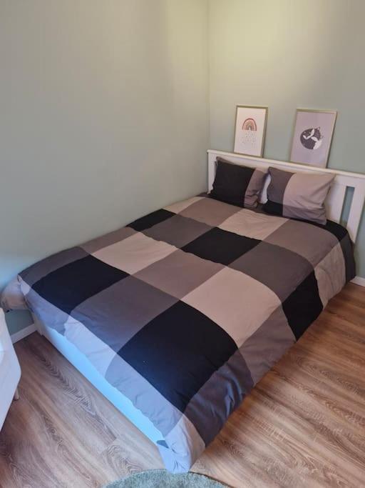 Entire House With Arcade Machine In A Private Backyard, 3 Bedrooms, 1 Bathroom, 1 Leaving With Convertible Sofa And Open Kitchen Apartment Mulhouse